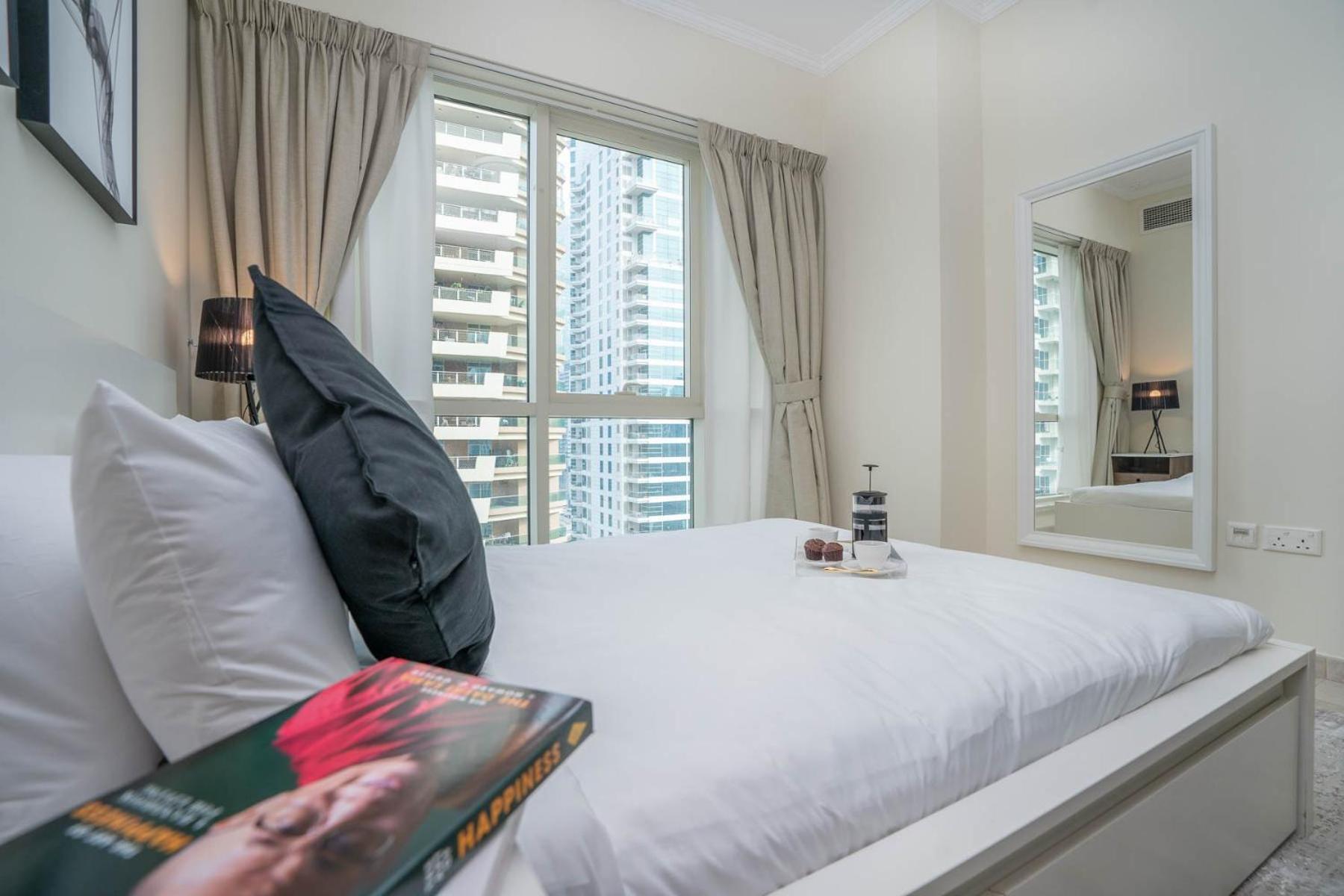 Spacious Living 1 Bedroom Marina * Dubai