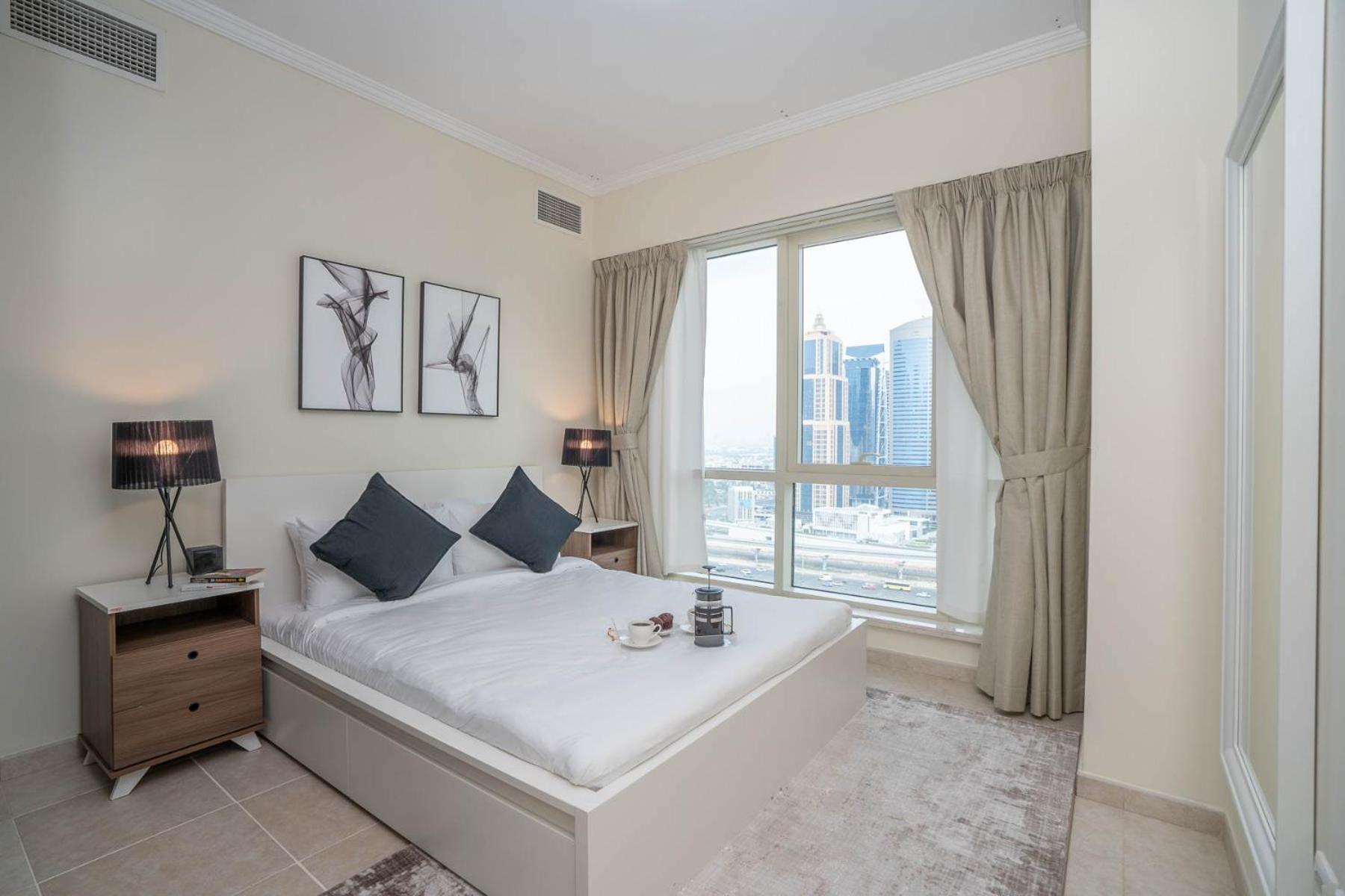 Spacious Living 1 Bedroom Marina * Dubai