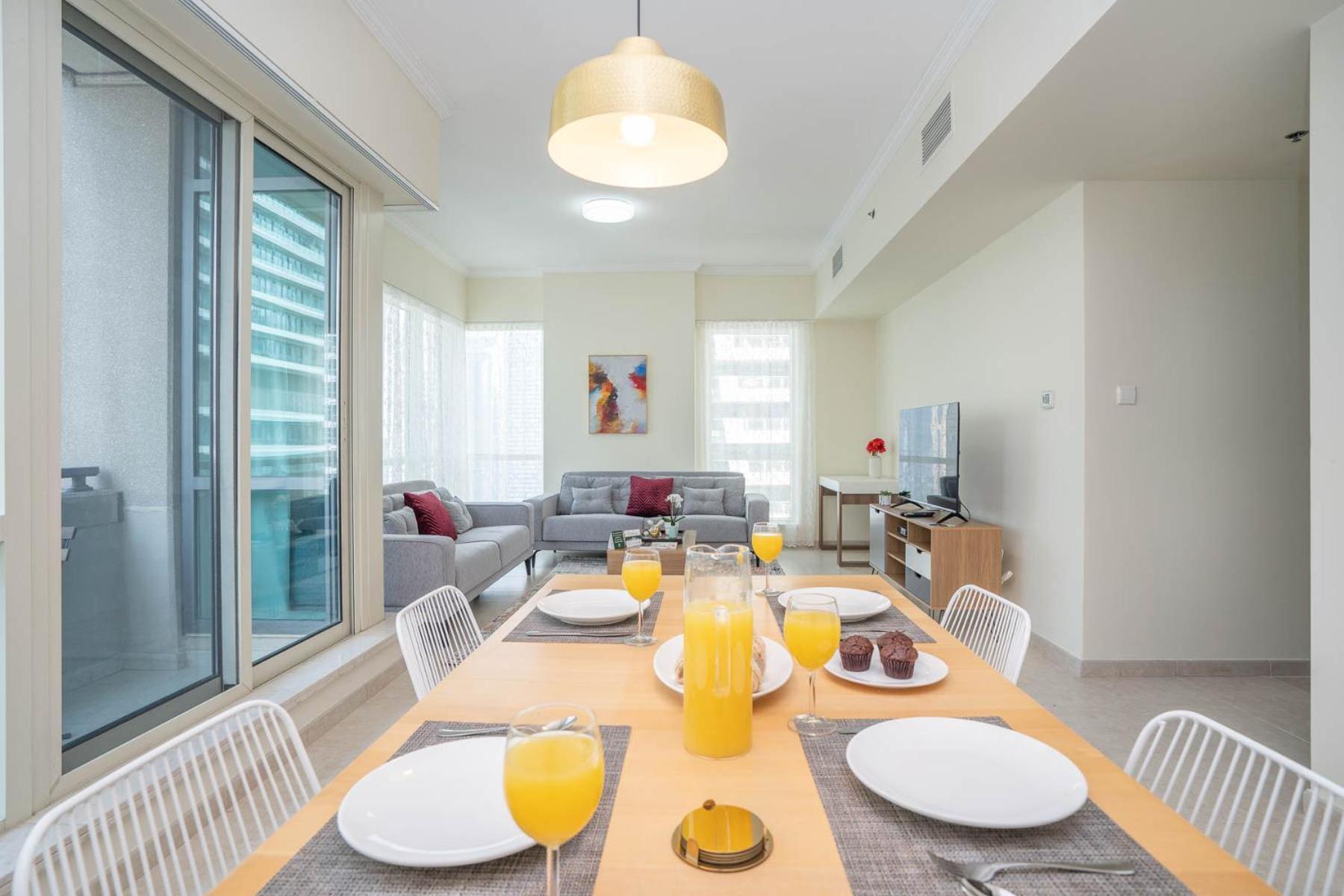 Spacious Living 1 Bedroom Marina *